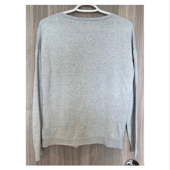 GAP light green V-neck long sleeved shirt (Large) - Picture 2 of 4